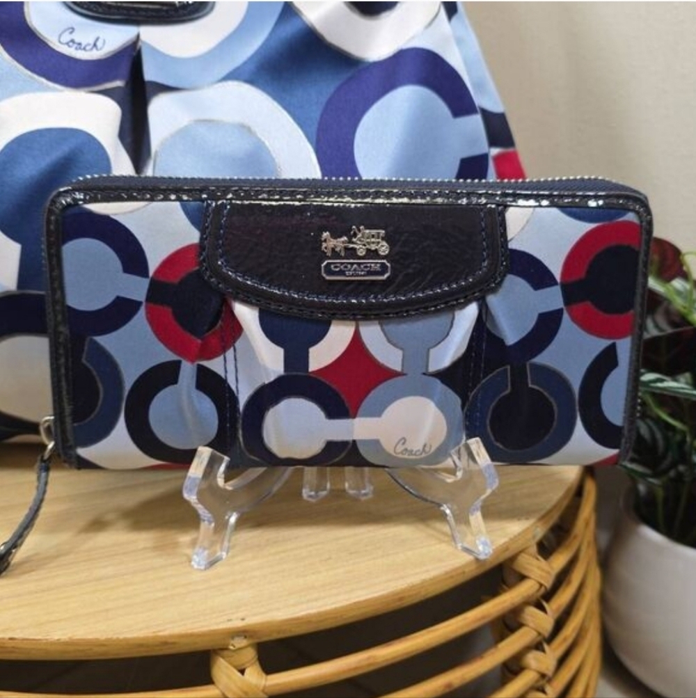 Coach Madison Graphic Op Art Maggie Shoulder Bag and Matching Wallet - Picture 11 of 16